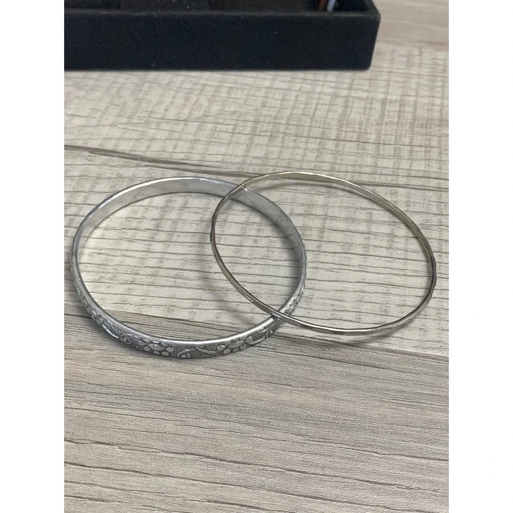 Vintage Silver Tone Floral Embossed and Hammered Bangle Bracelet Set 2pc